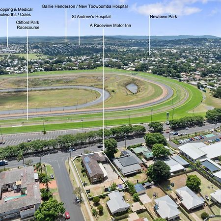 Raceview Motor Inn Тувумба Екстер'єр фото